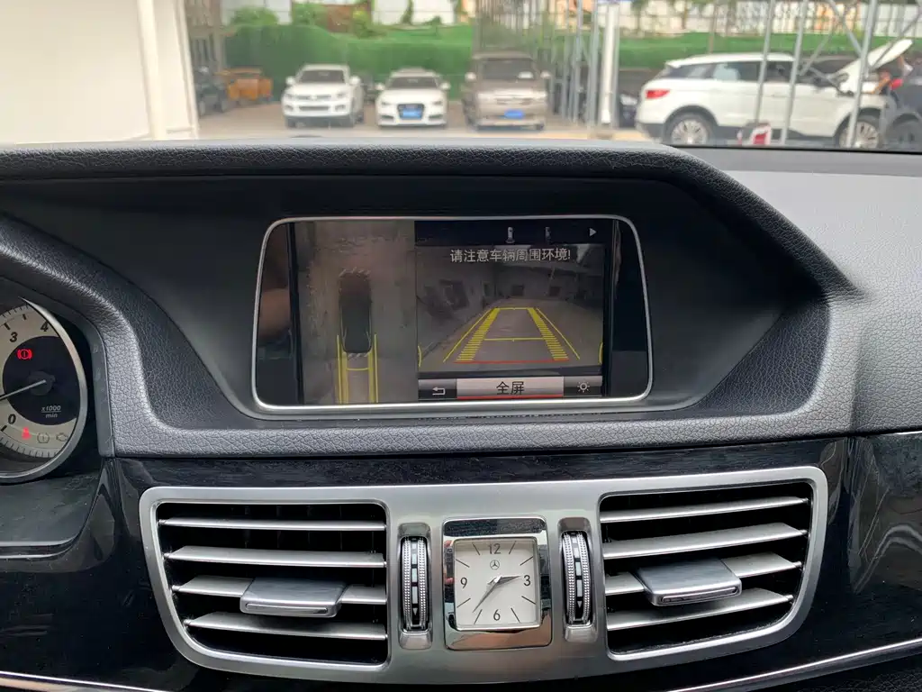 Mercedes-Benz E-Class — миниатюра 17