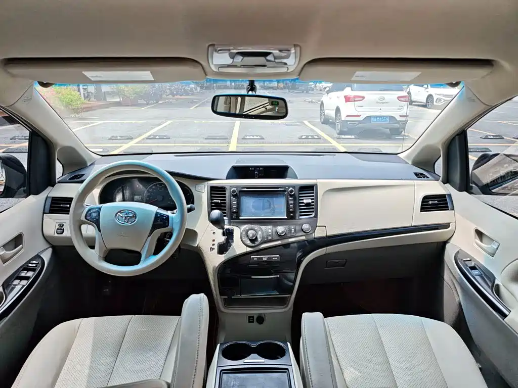 Toyota Sienna — миниатюра 19