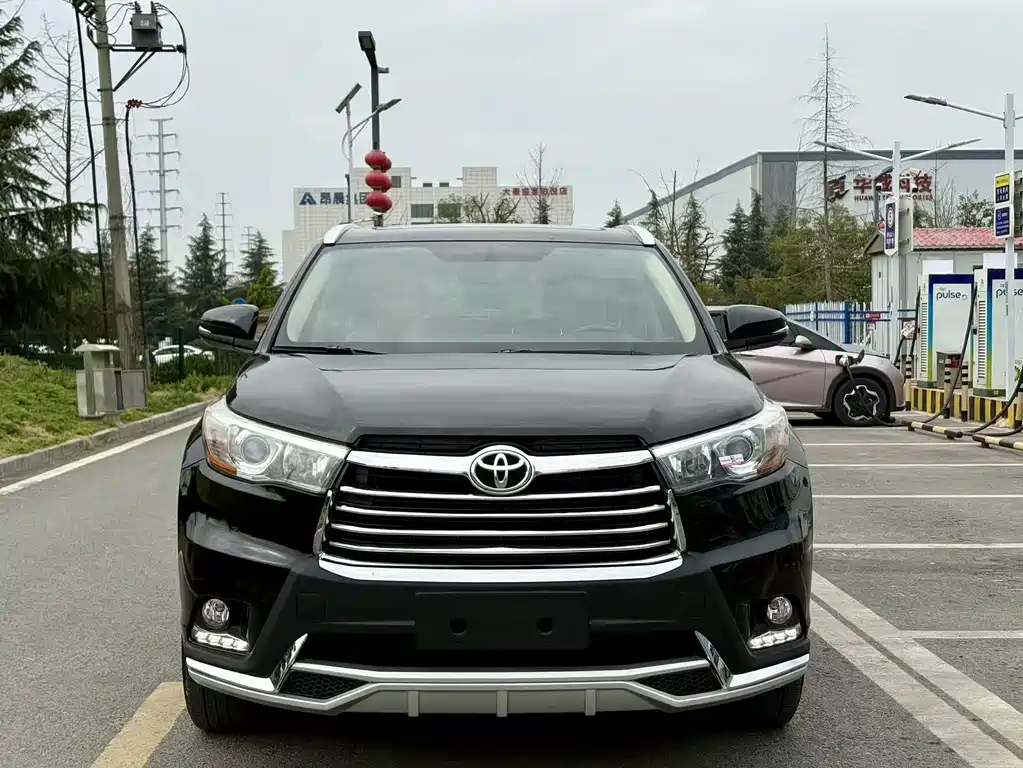 TOYOTA HIGHLANDER