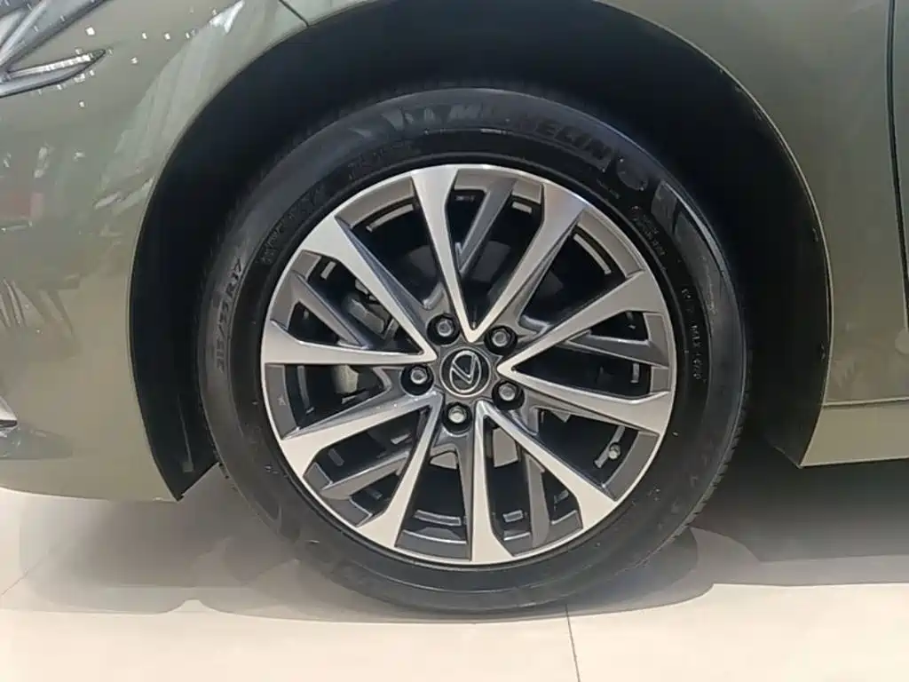 Lexus ES — миниатюра 23