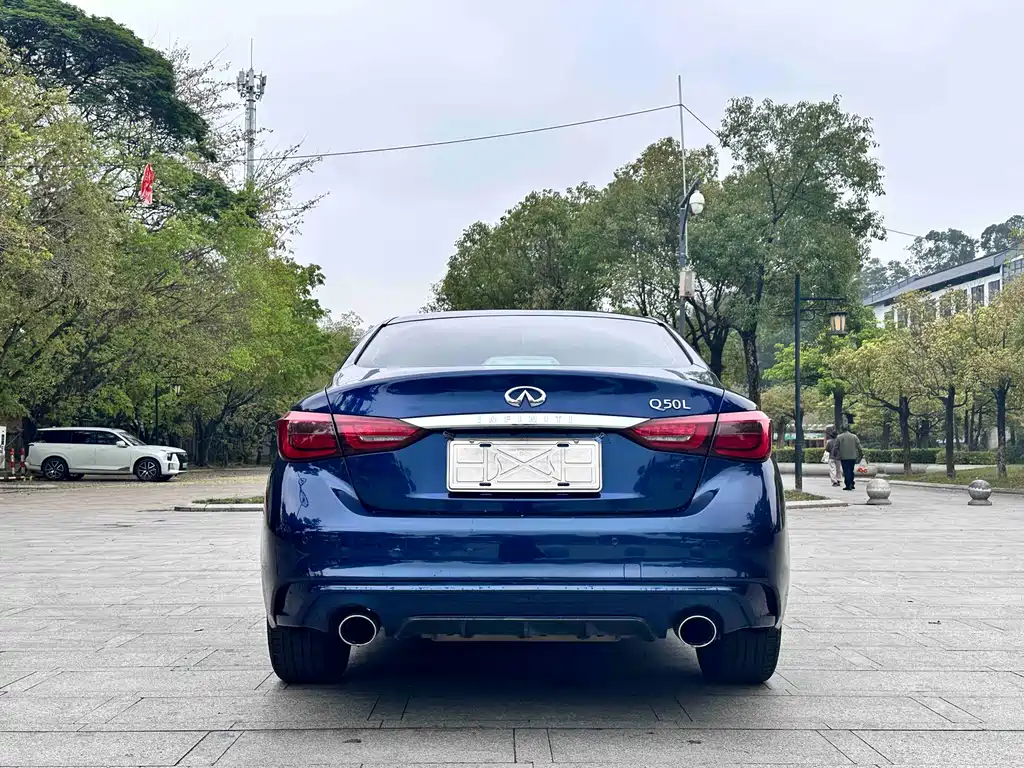 INFINITI Q50L