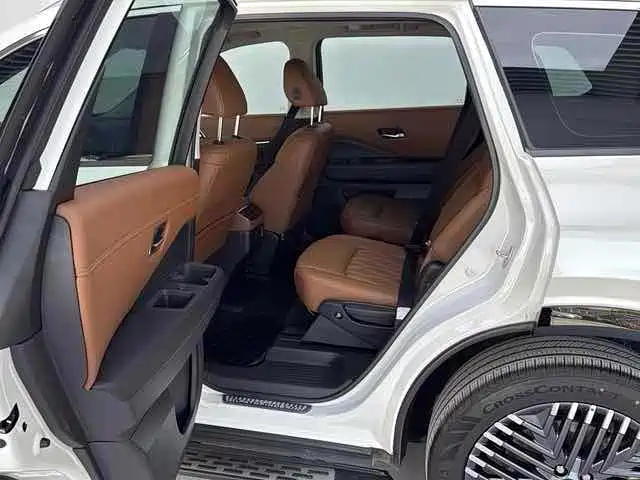 NISSAN EXPLORING THE LAND