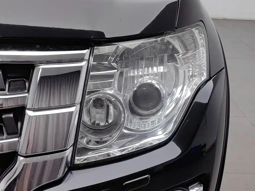 Mitsubishi Pajero (Import) — миниатюра 5