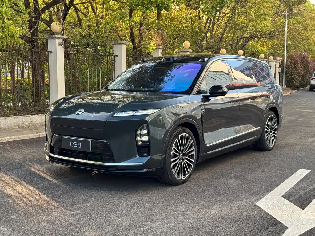 Nio ES8 2025