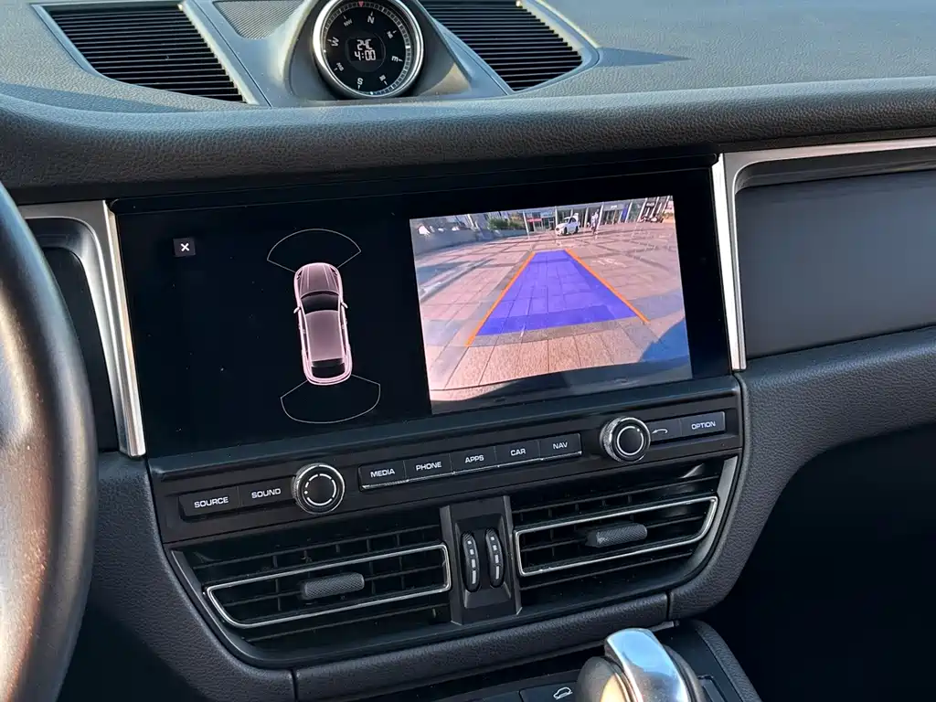 Porsche Macan — миниатюра 15