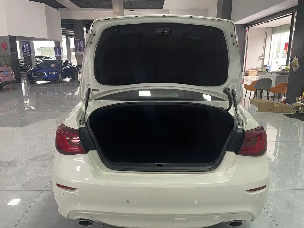 Infiniti Q70 — миниатюра 8