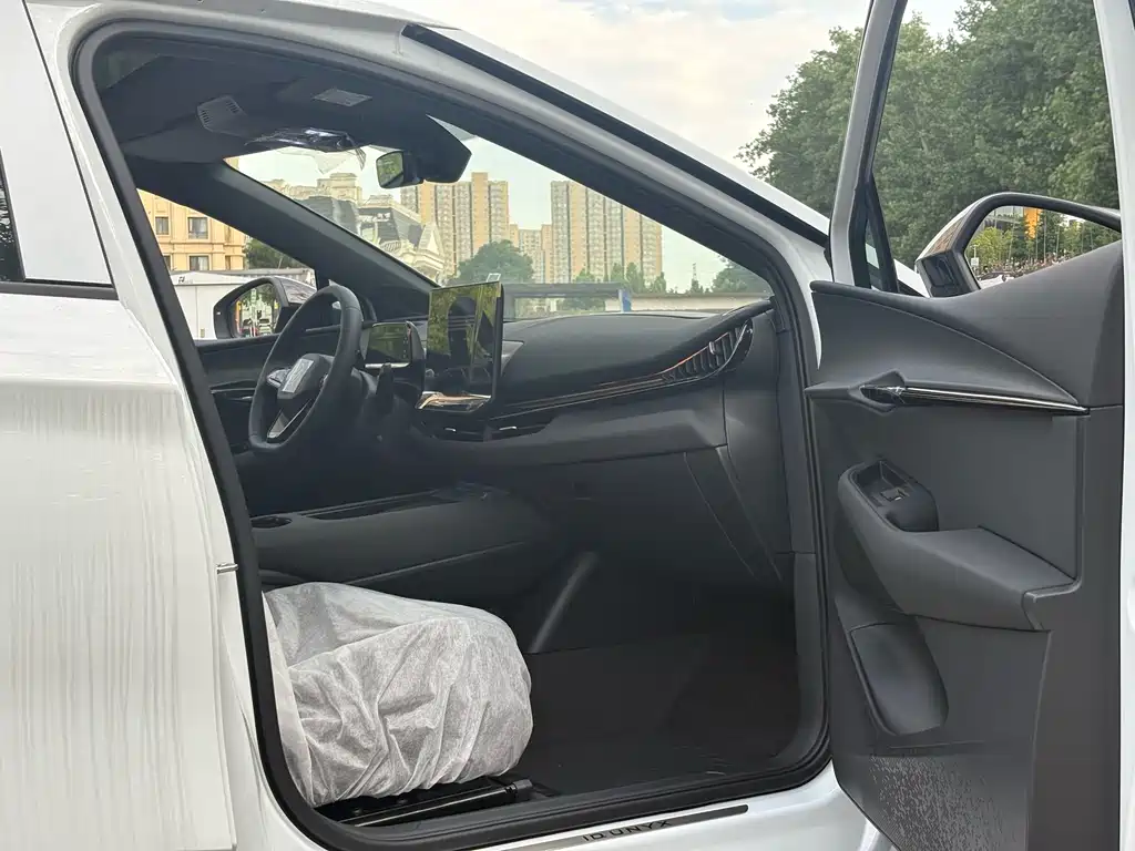 Volkswagen 06 2025 Pure