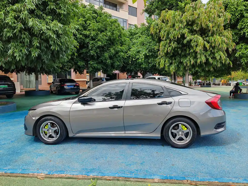Honda Civic — миниатюра 7