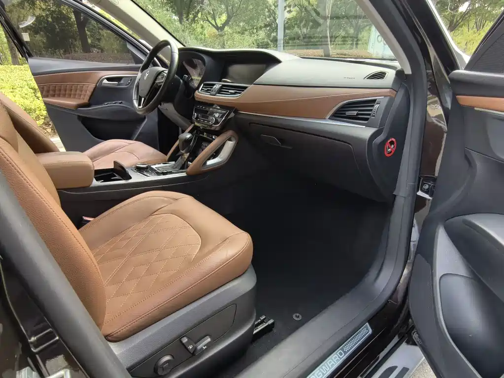 Borgward BX7 — миниатюра 6