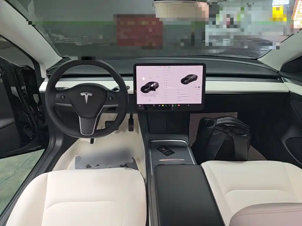 Tesla Model 3 — миниатюра 10