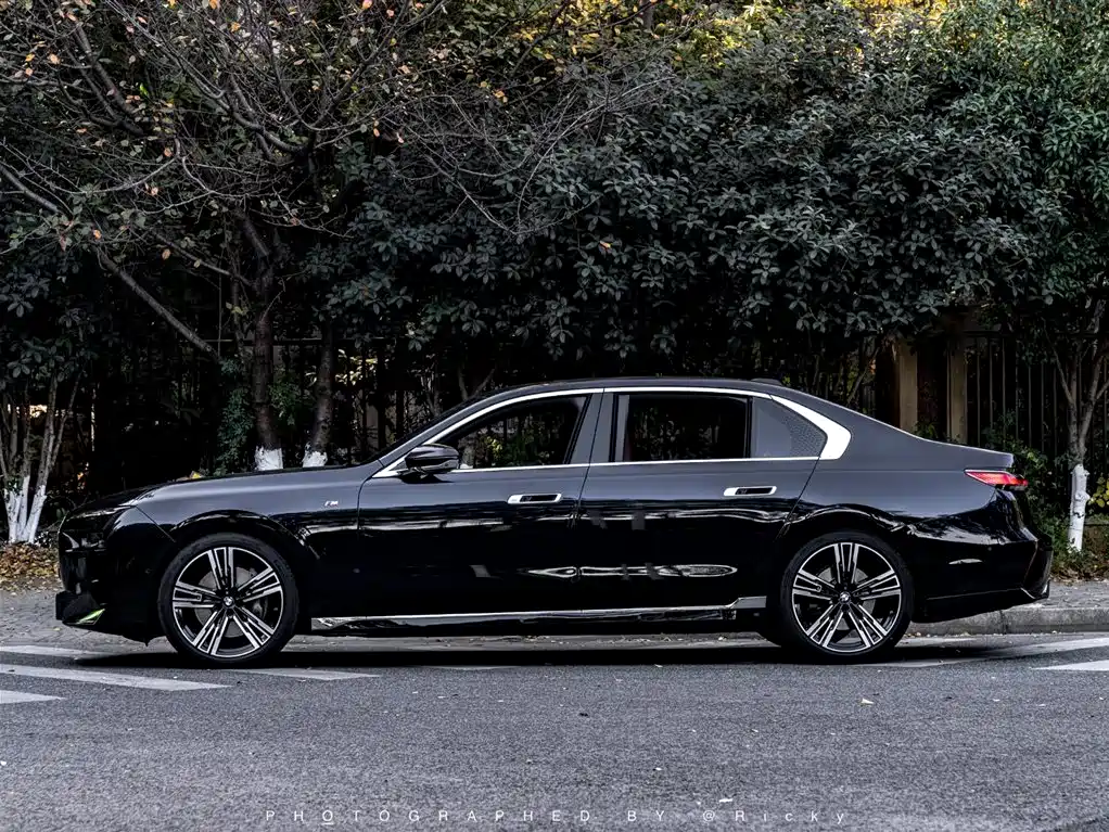 BMW 7 SERIES