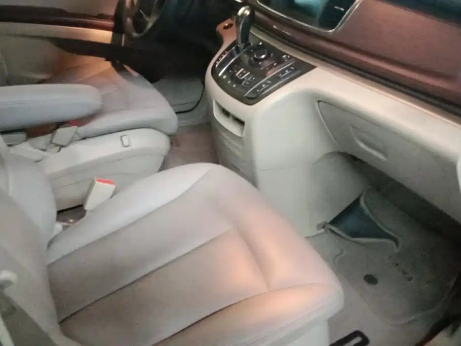 Buick GL8 — миниатюра 8