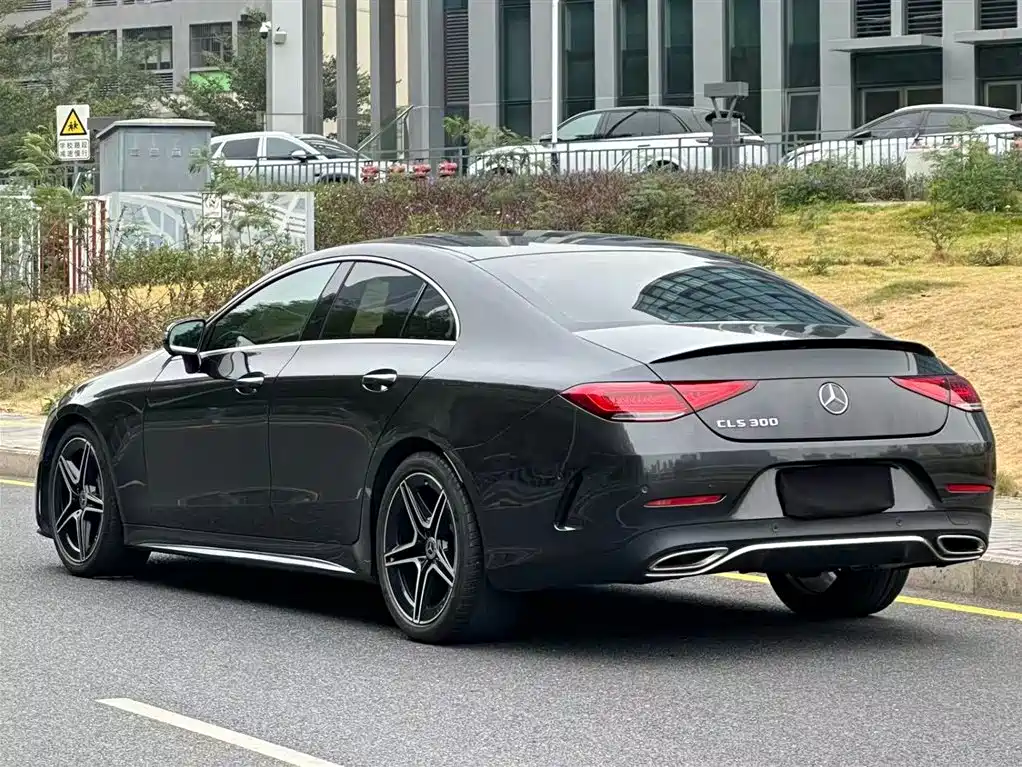 MERCEDES-BENZ CLS