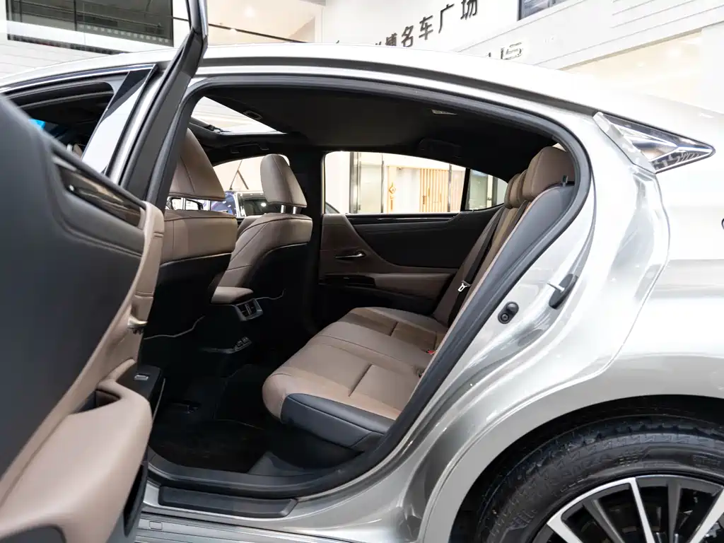 Lexus ES 2021 300h Premium