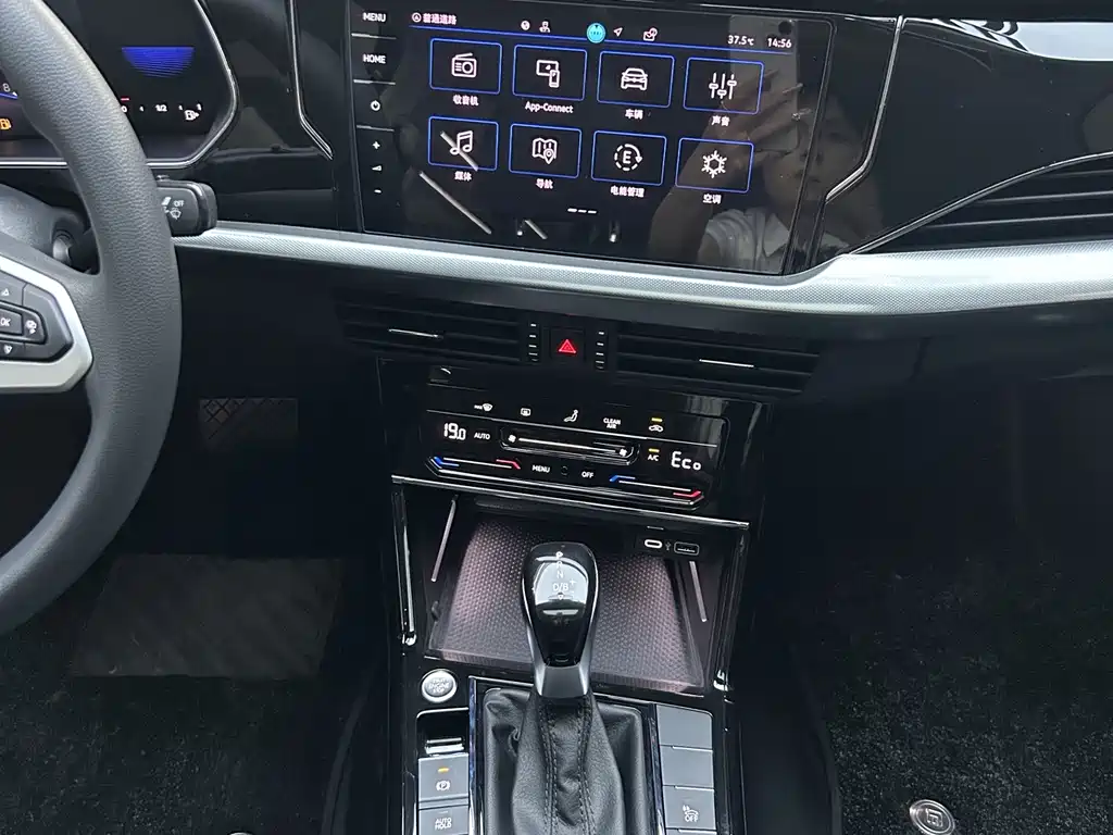 Volkswagen 帕萨特插电混动 — миниатюра 17