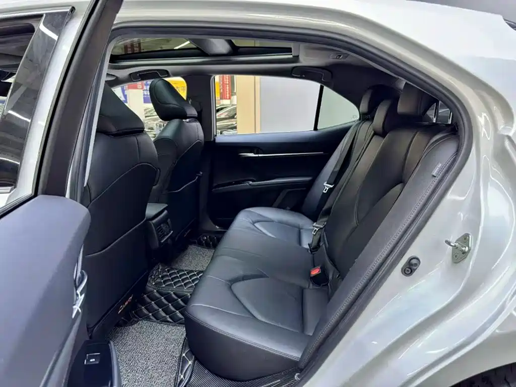 Toyota Camry — миниатюра 19