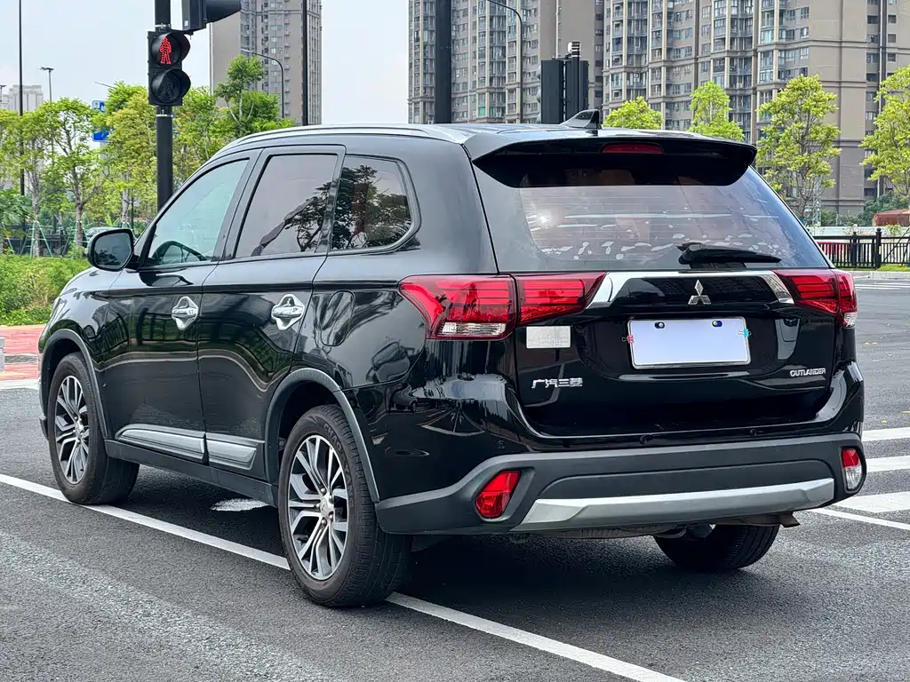 Mitsubishi Outlander — миниатюра 11