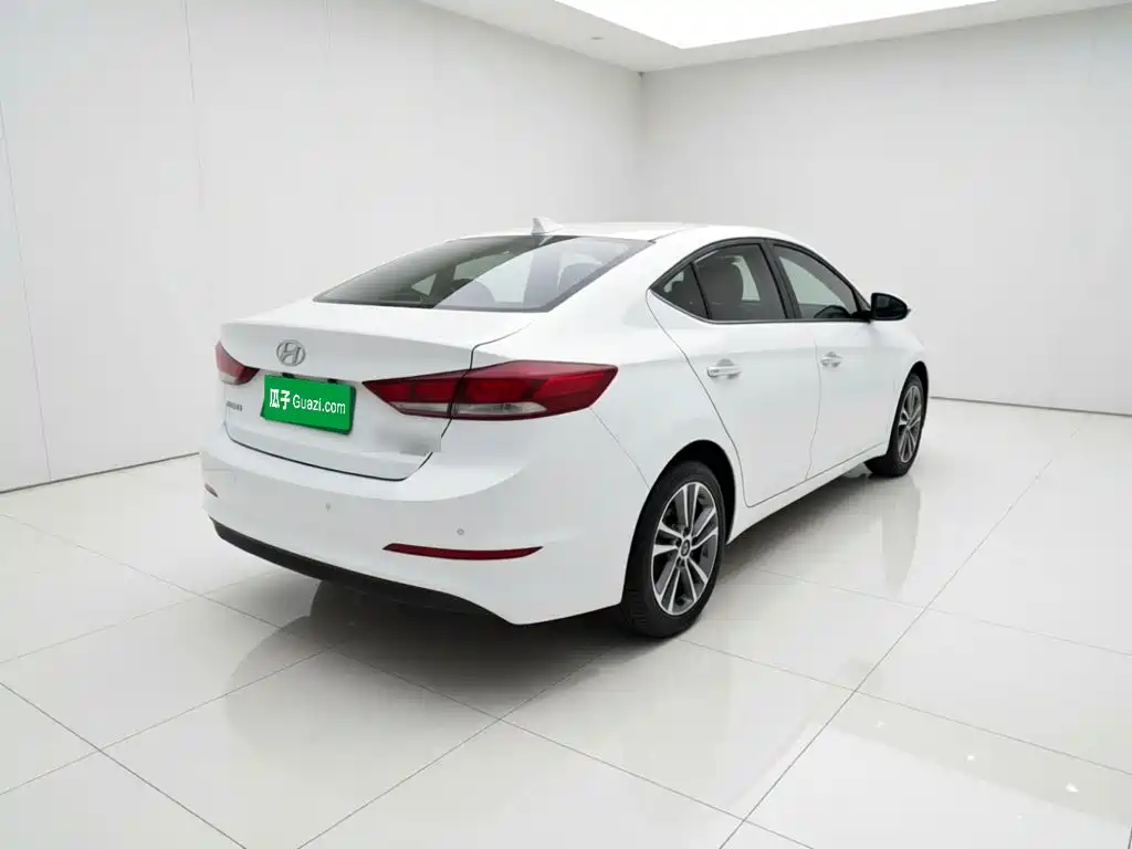 Hyundai Elantra — миниатюра 4