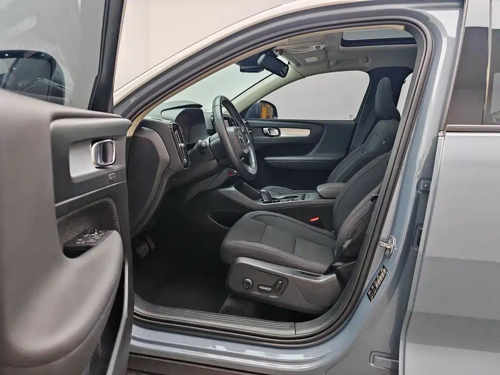 Volvo XC40 — миниатюра 14