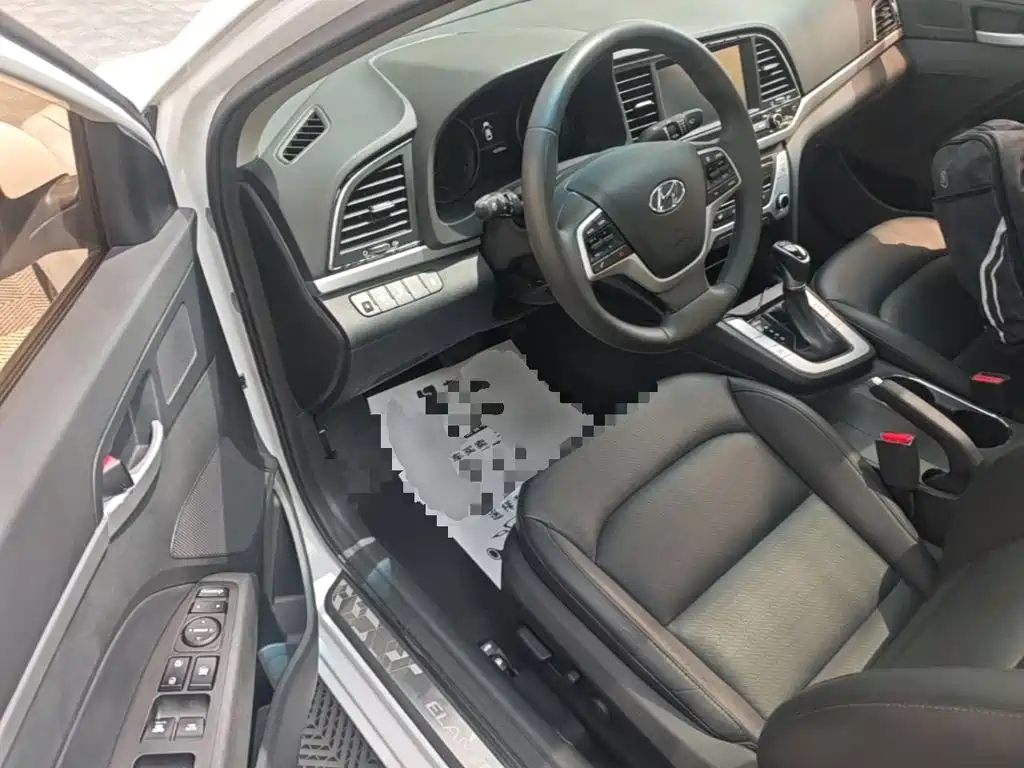Hyundai Elantra — миниатюра 16