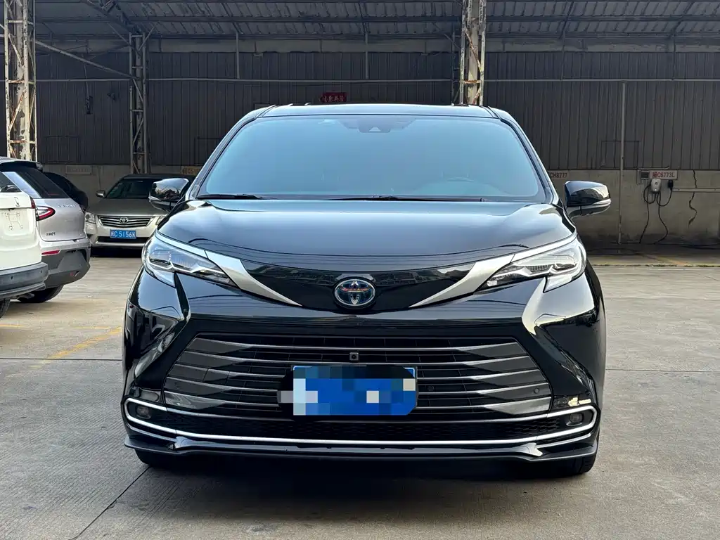 Toyota Sienna 2023 2.5L Luxury