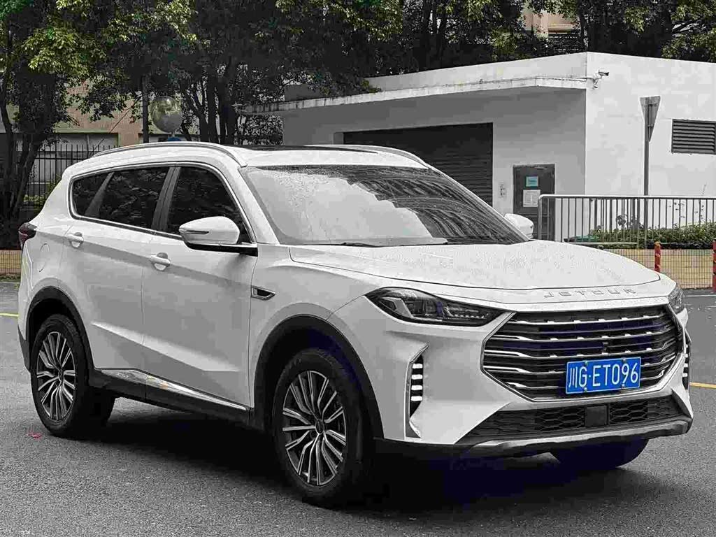 Jetour Jetour X70 PLUS 1.5 л 2024 г. Белый, пробег 40000 км