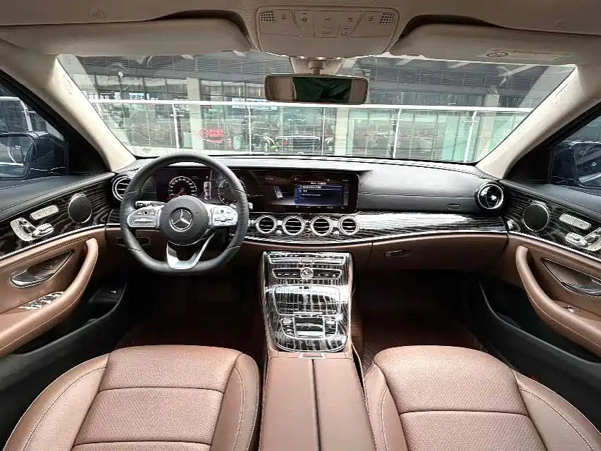 Mercedes-Benz E-Class — миниатюра 5