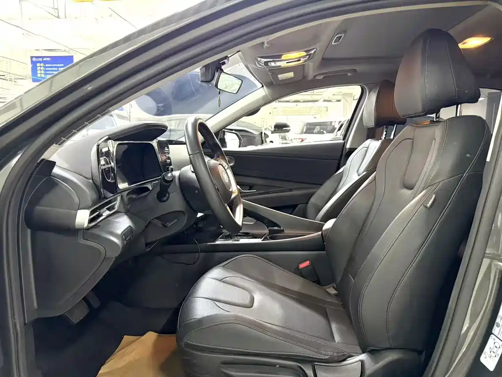 Hyundai Elantra — миниатюра 4