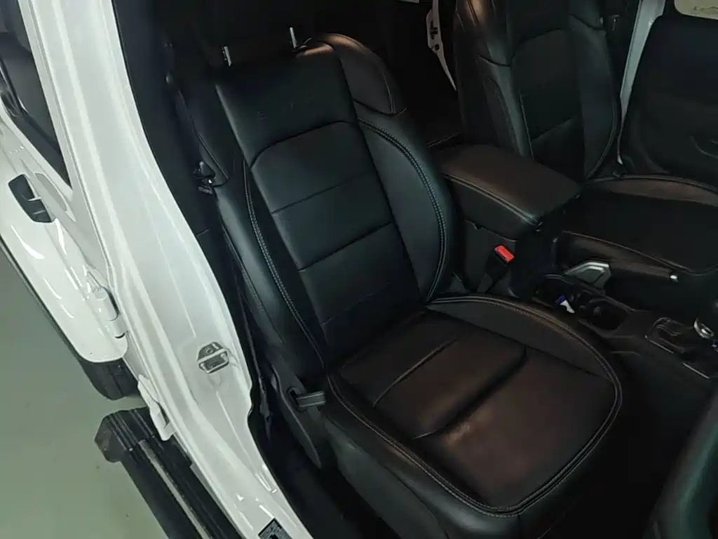 Jeep Wrangler PHEV — миниатюра 25
