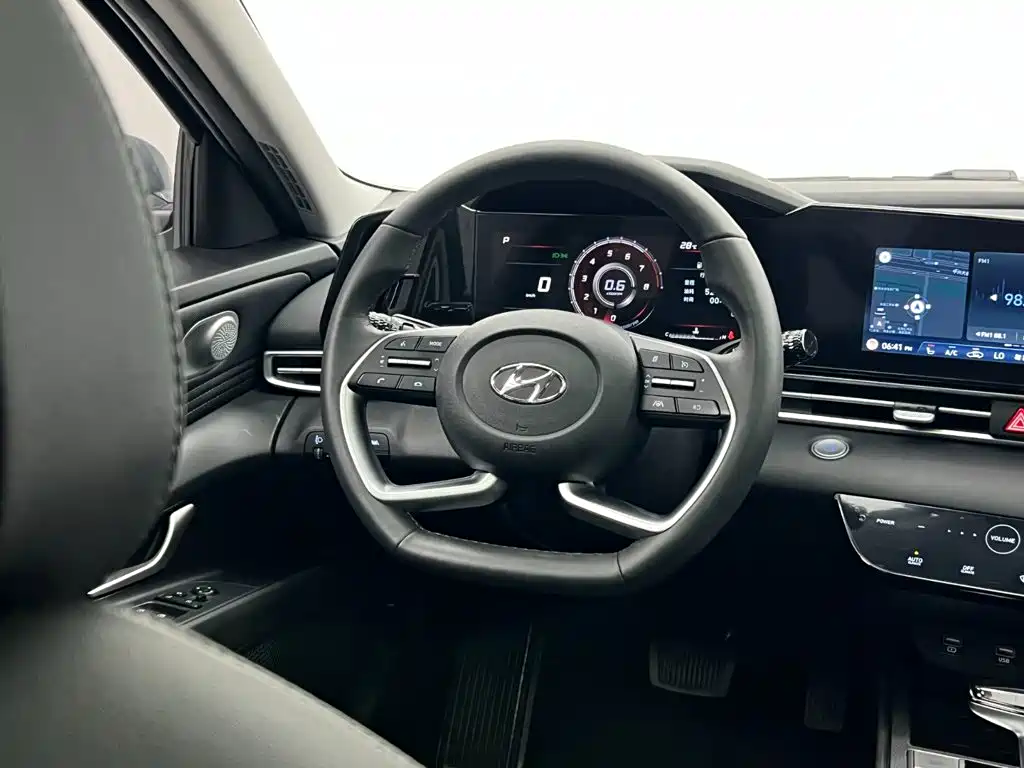 Hyundai Elantra — миниатюра 23