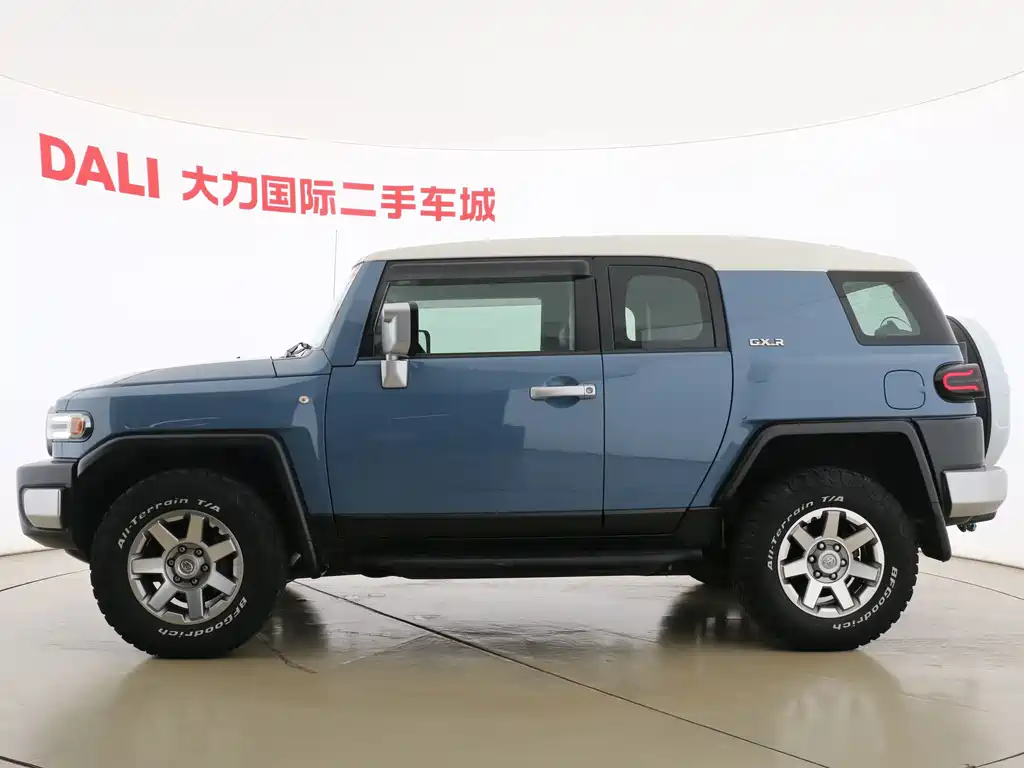 Toyota FJ Cruiser — миниатюра 12