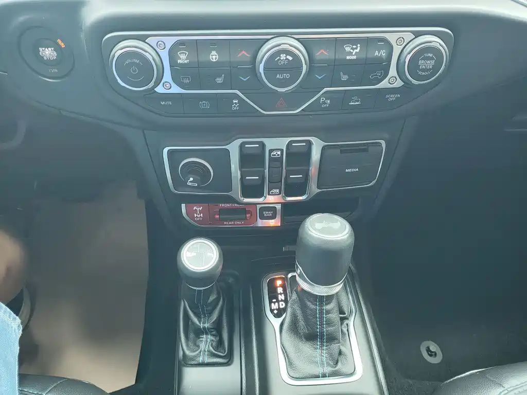Jeep Wrangler PHEV — миниатюра 11