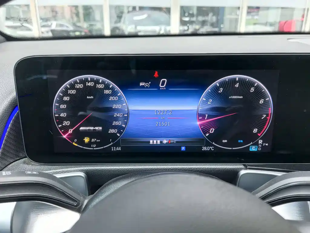 Mercedes-Benz GLB AMG — миниатюра 18