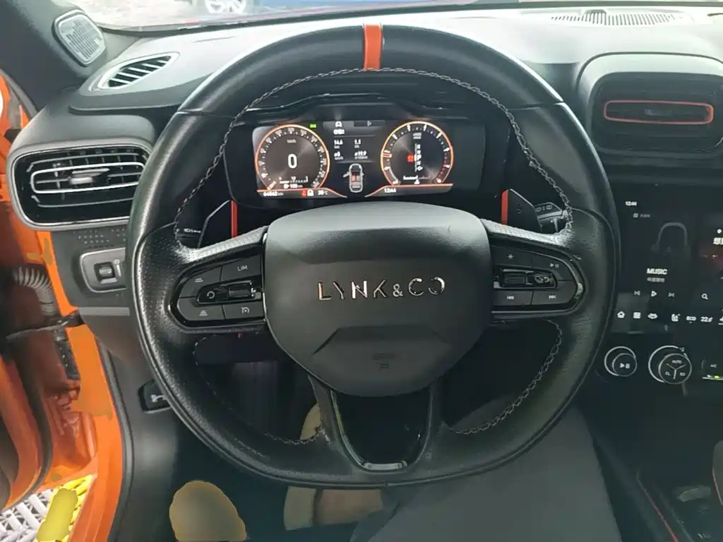Lynk & Co 02 Hatchback — миниатюра 11