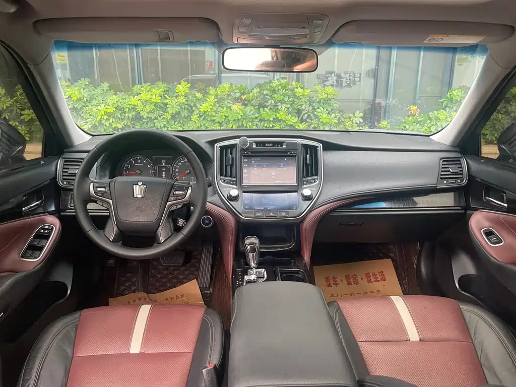 Toyota Crown — миниатюра 6