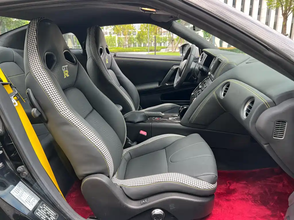 Nissan GT-R 3.8T Premium Edition, фото 12