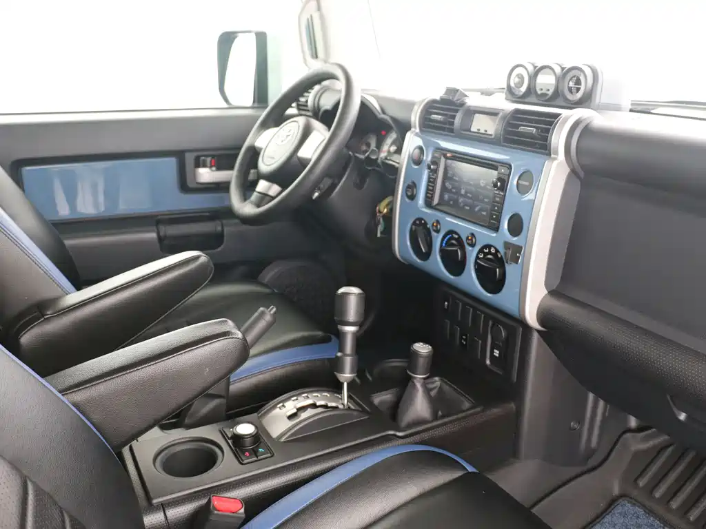 Toyota FJ Cruiser — миниатюра 7