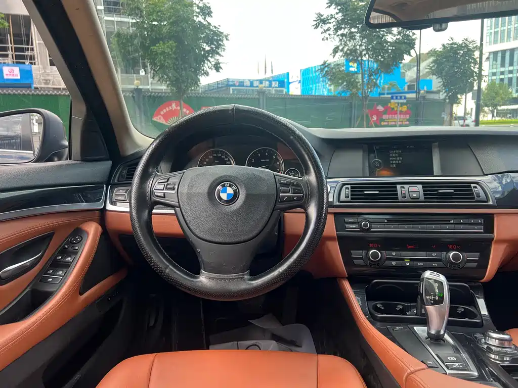 BMW 5 Series — миниатюра 10