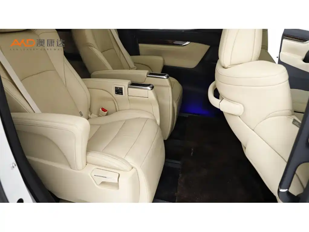 Toyota Alphard — миниатюра 8