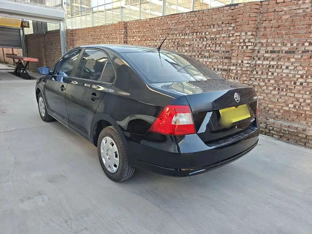 Skoda Rapid — миниатюра 7