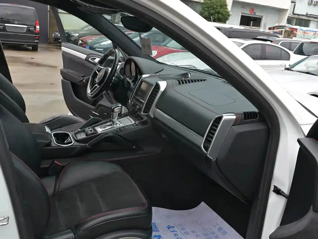 Porsche Cayenne — миниатюра 14