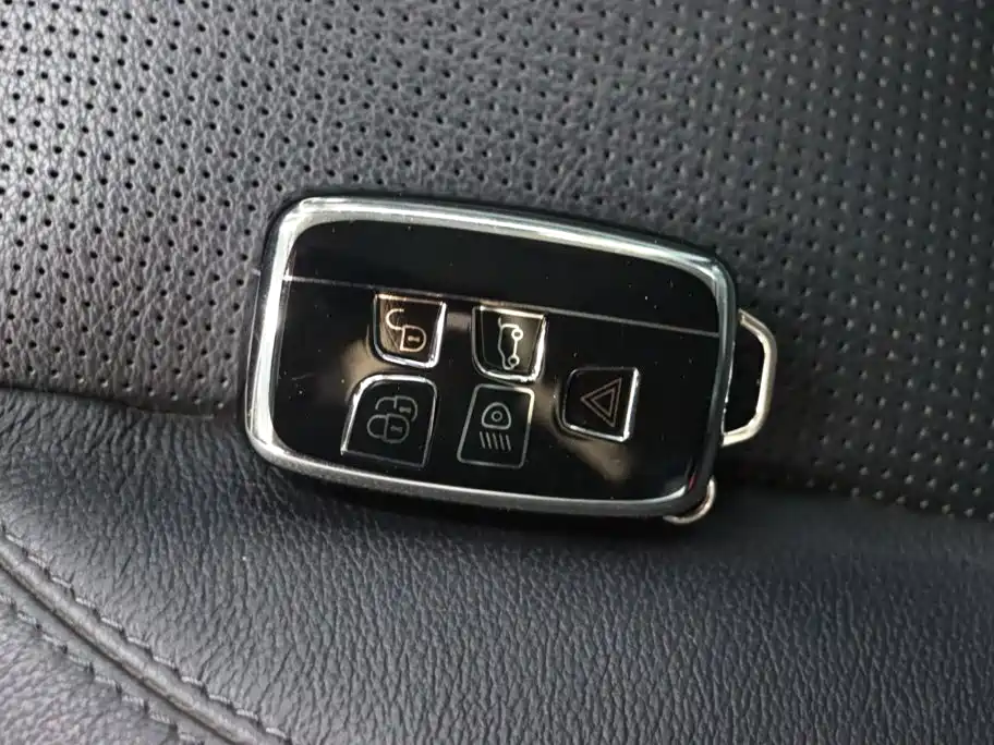 Land Rover Discovery Sport — миниатюра 18