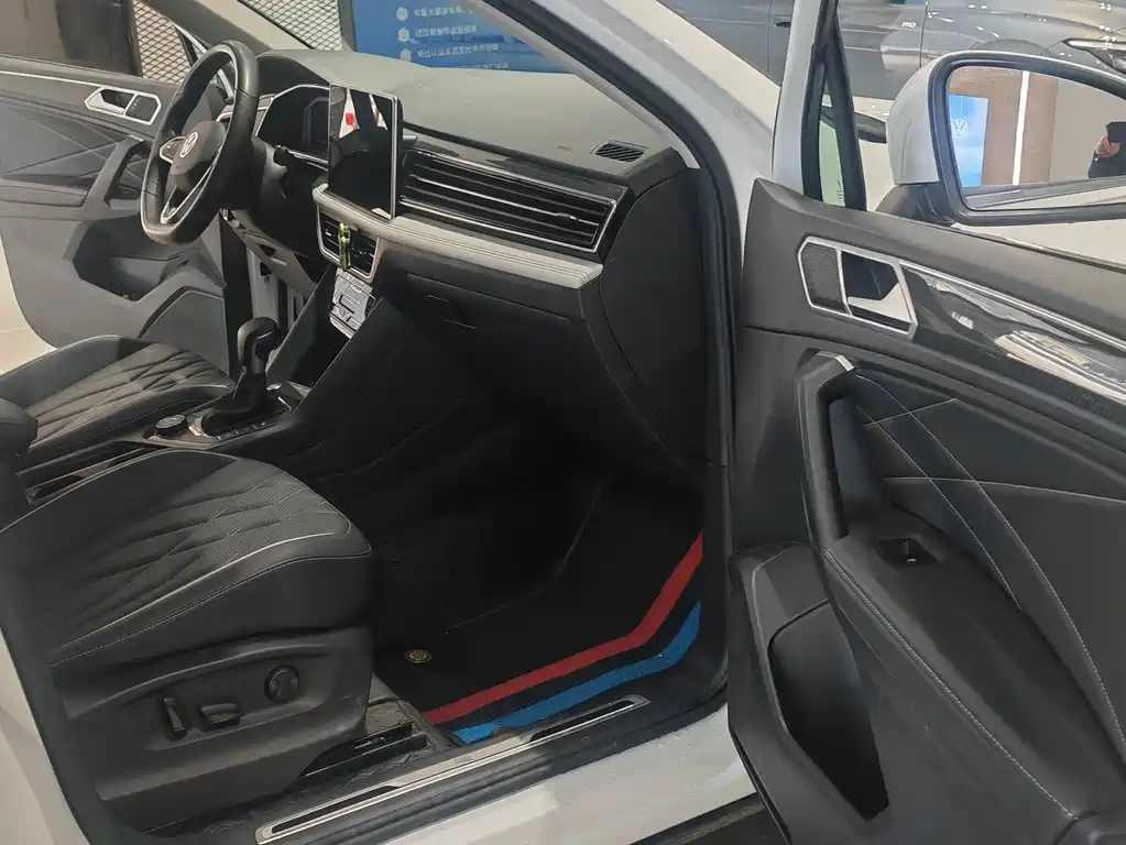 Volkswagen Tiguan L L 2023 380TSI AT R-Line 7 мест