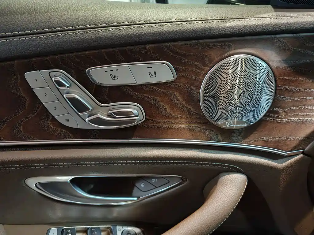 Mercedes-Benz E-Class — миниатюра 6