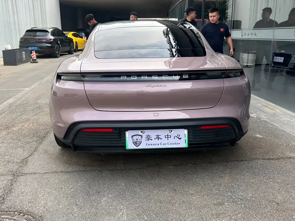 Porsche Taycan — миниатюра 4