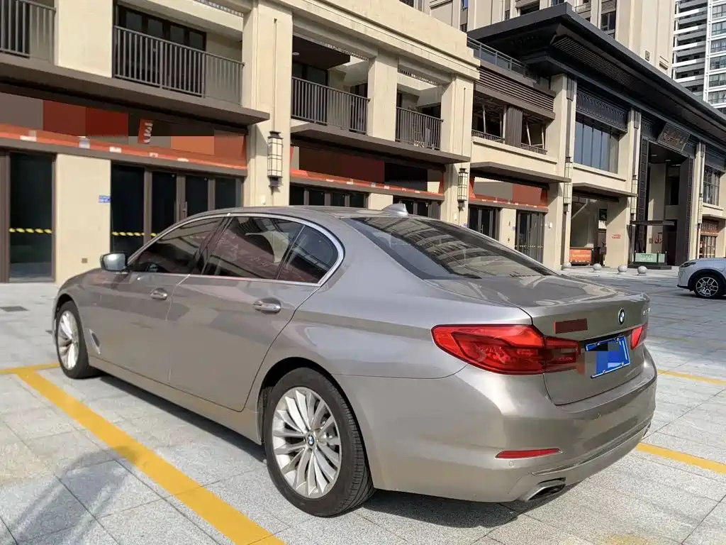 BMW 5 Series — миниатюра 5