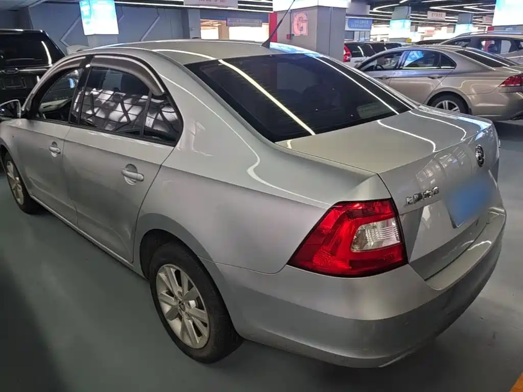 Skoda Rapid — миниатюра 5