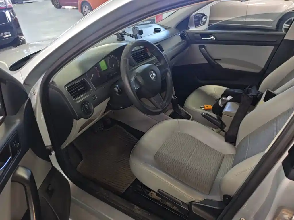 Skoda Rapid — миниатюра 15