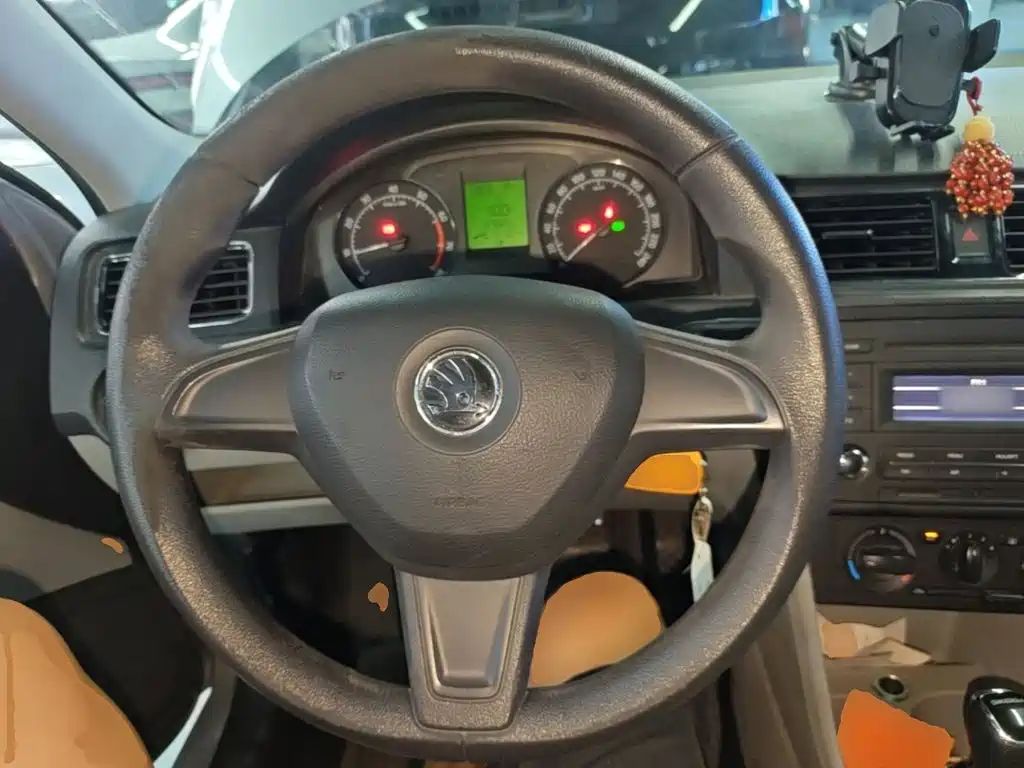 Skoda Rapid — миниатюра 11