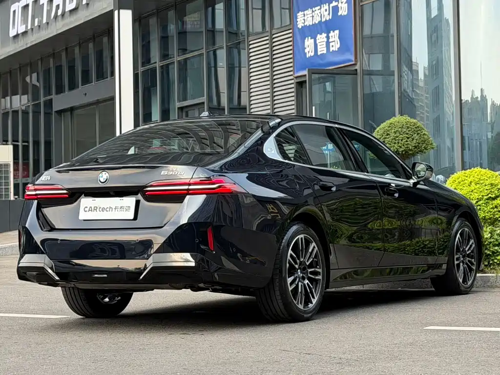 BMW 5 Series — миниатюра 5
